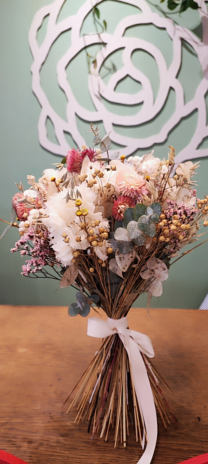 Bouquet de Mariage fleurs séchées champêtre par Rouge Pivoine Fleuriste Caen spécialiste Mariage