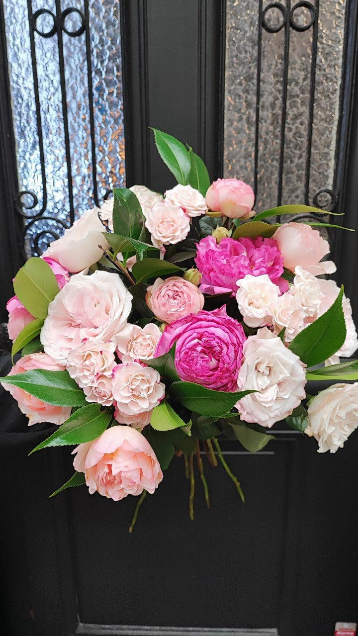 bouquet-roses-variees-rouge-pivoine-caen - Rouge pivoine Fleuriste Caen