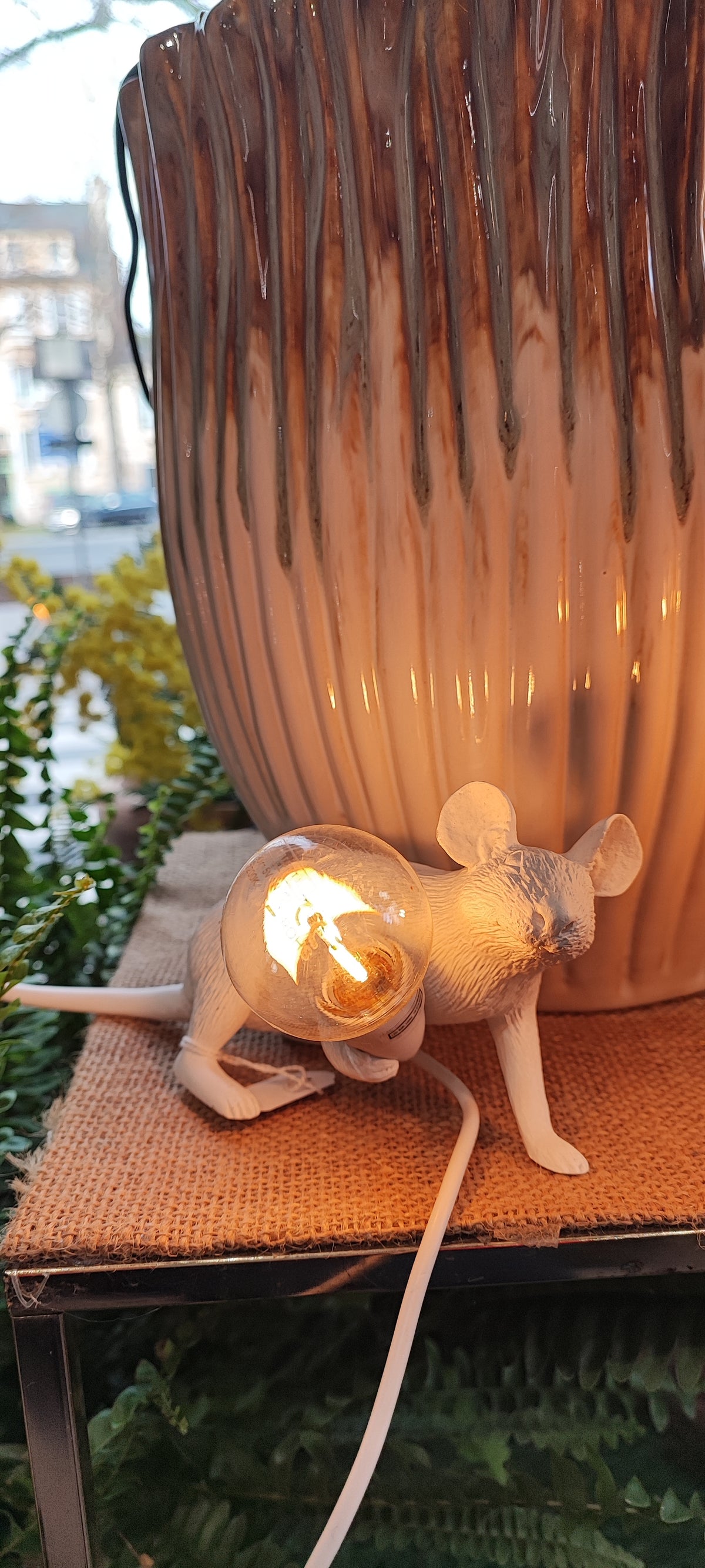 Souris lumineuse Seletti blanche — allongée