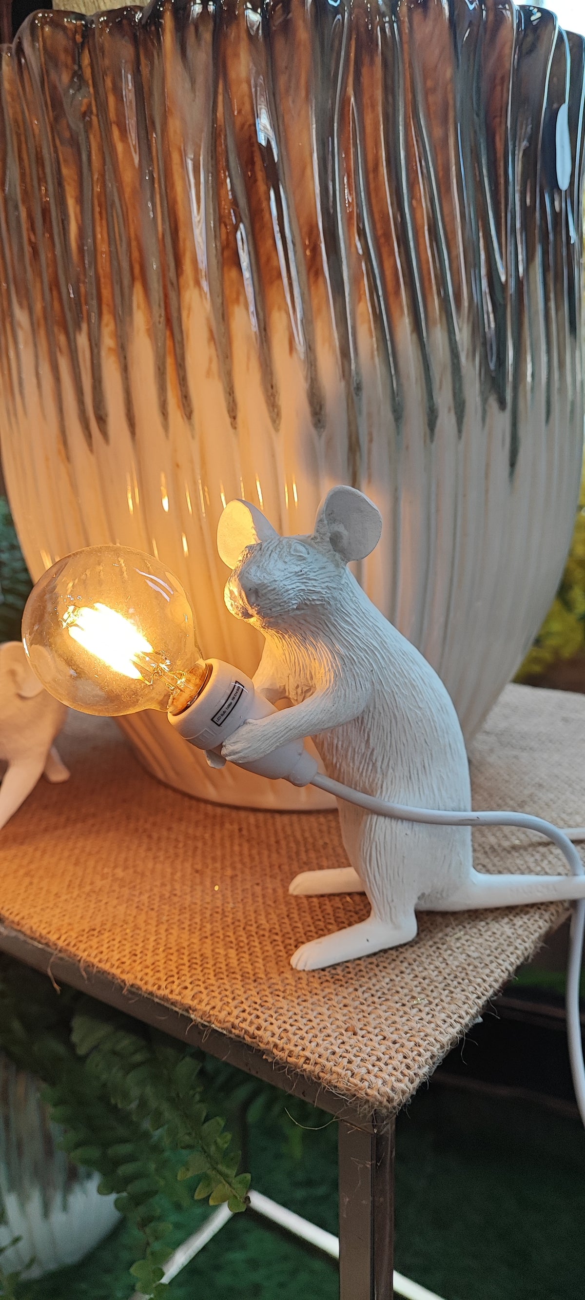 Souris lumineuse Seletti blanche — tête tournée
